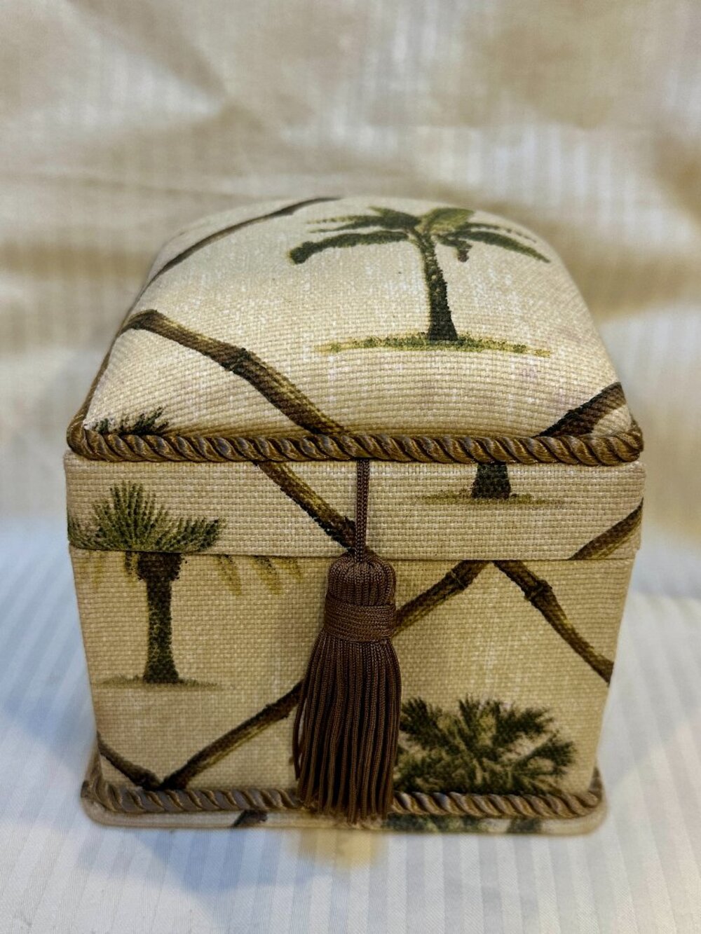 NEW! TRI COASTAL DESIGN FABRIC COVERED PADDED STORAGE BOX PALM TREE DESIGN